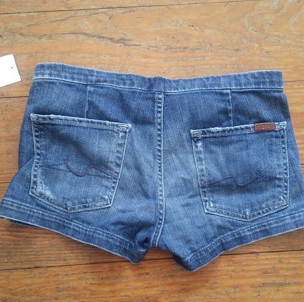 Nwt 7 for all mankind Jean shorts sz 28